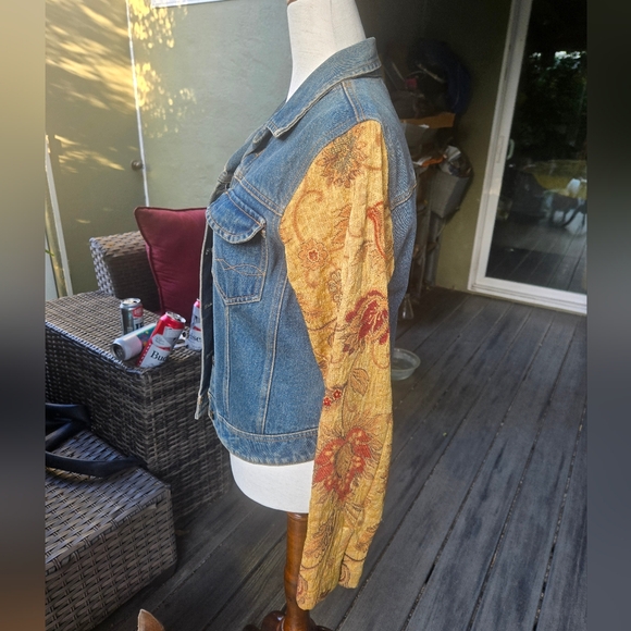 Cabi Denim Jacket with Brocade Floral Sleeves – Size Small - Picture 2 of 8